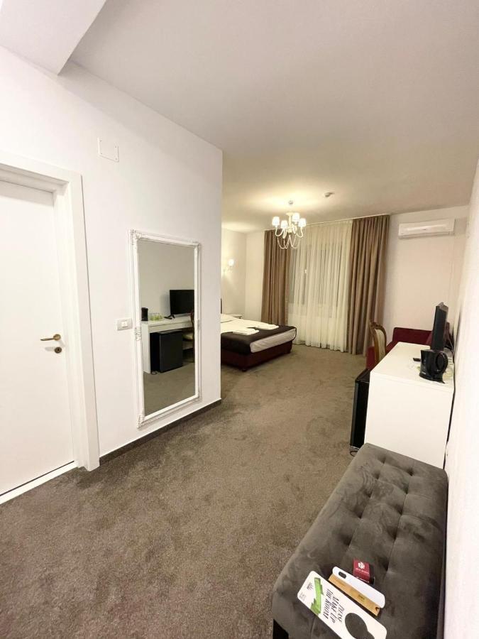Cochet Boutique Hotel Targu Jiu Luaran gambar