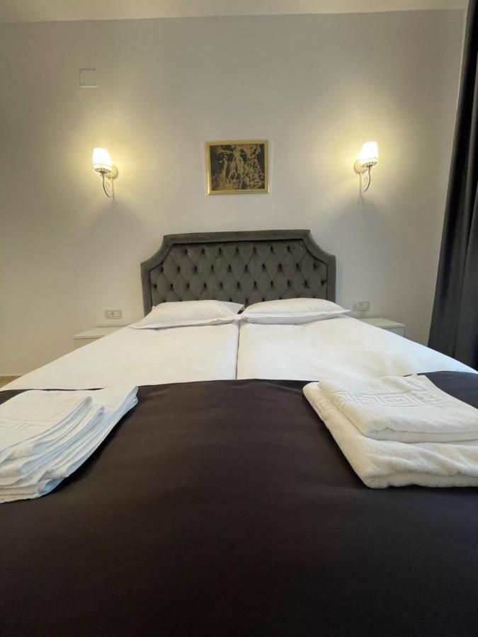 Cochet Boutique Hotel Targu Jiu Luaran gambar