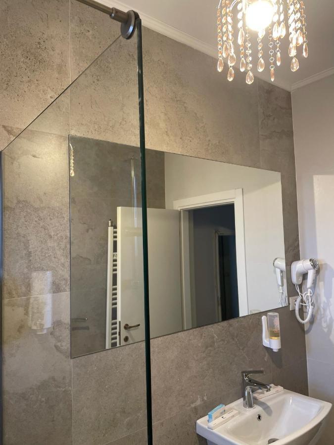 Cochet Boutique Hotel Targu Jiu Luaran gambar
