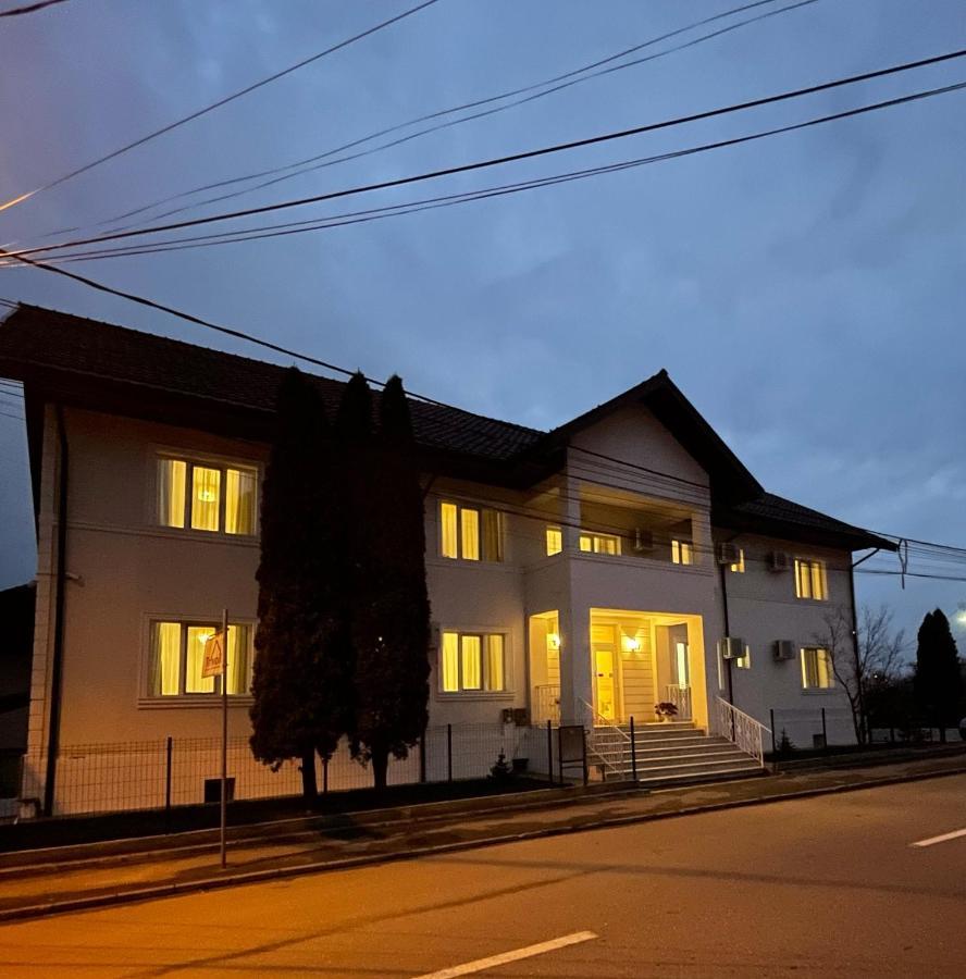 Cochet Boutique Hotel Targu Jiu Luaran gambar