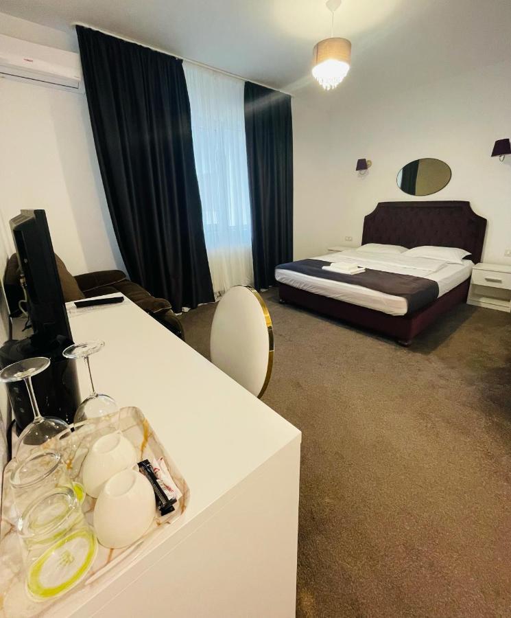 Cochet Boutique Hotel Targu Jiu Luaran gambar