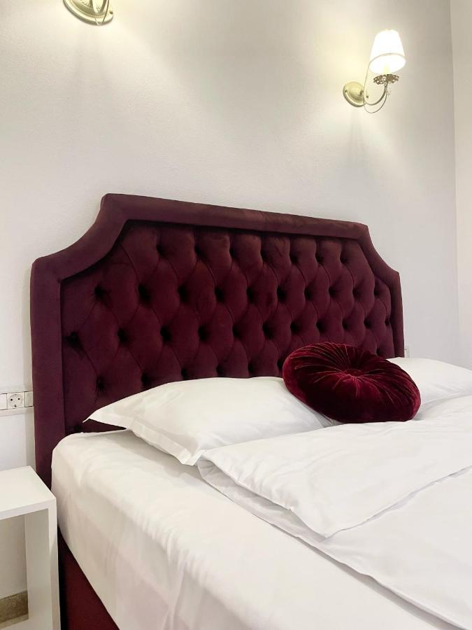 Cochet Boutique Hotel Targu Jiu Luaran gambar