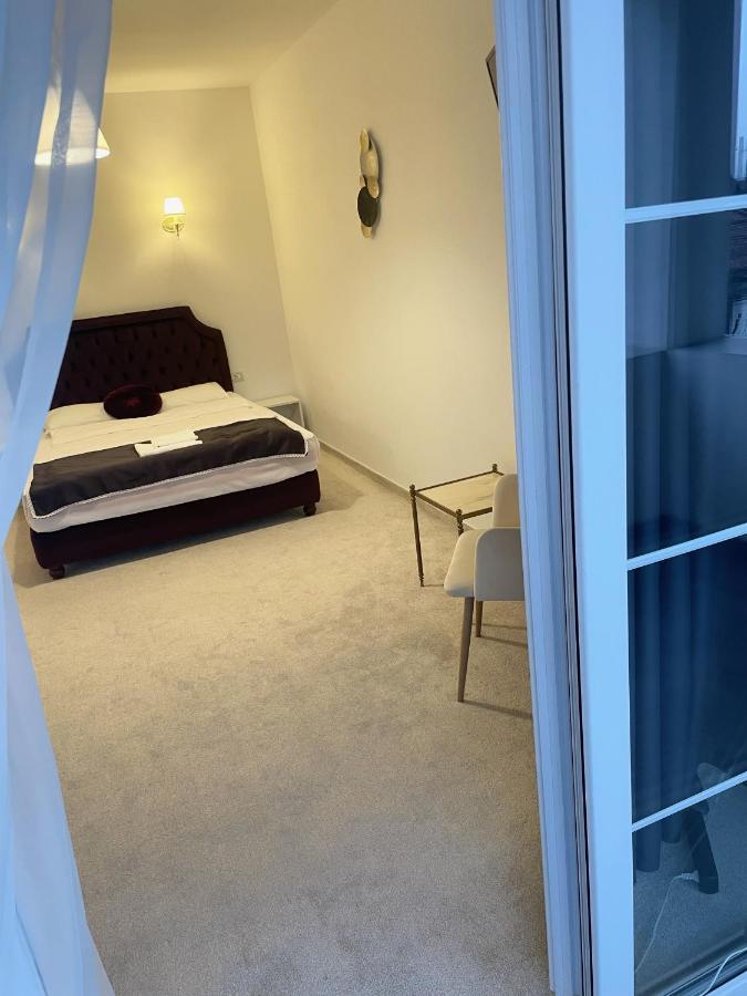 Cochet Boutique Hotel Targu Jiu Luaran gambar