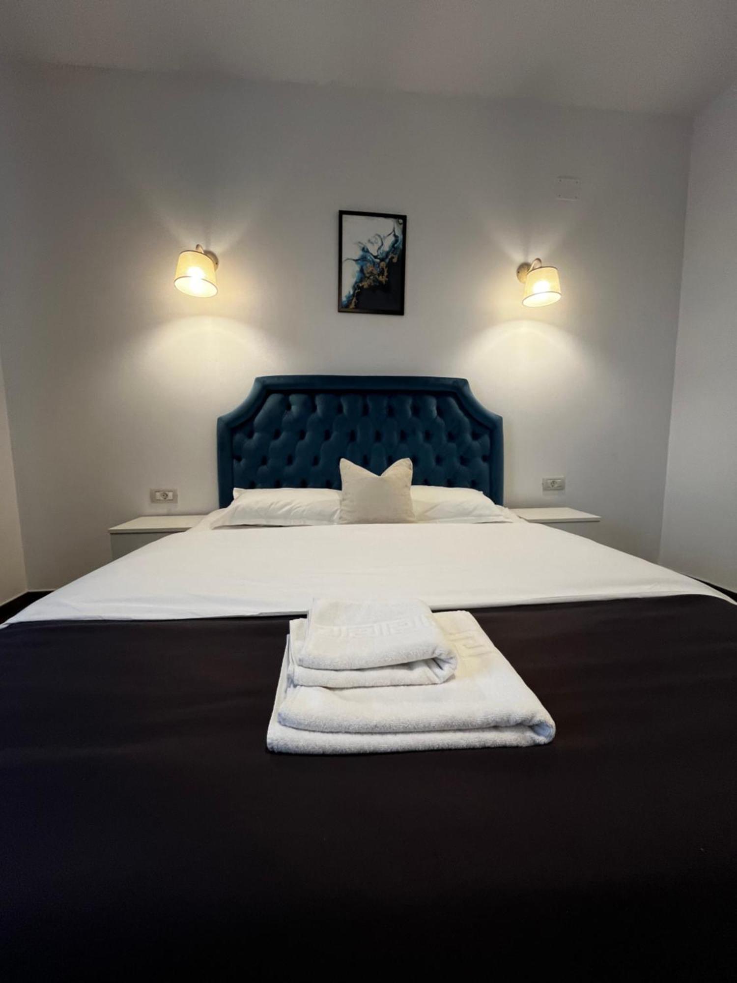 Cochet Boutique Hotel Targu Jiu Luaran gambar