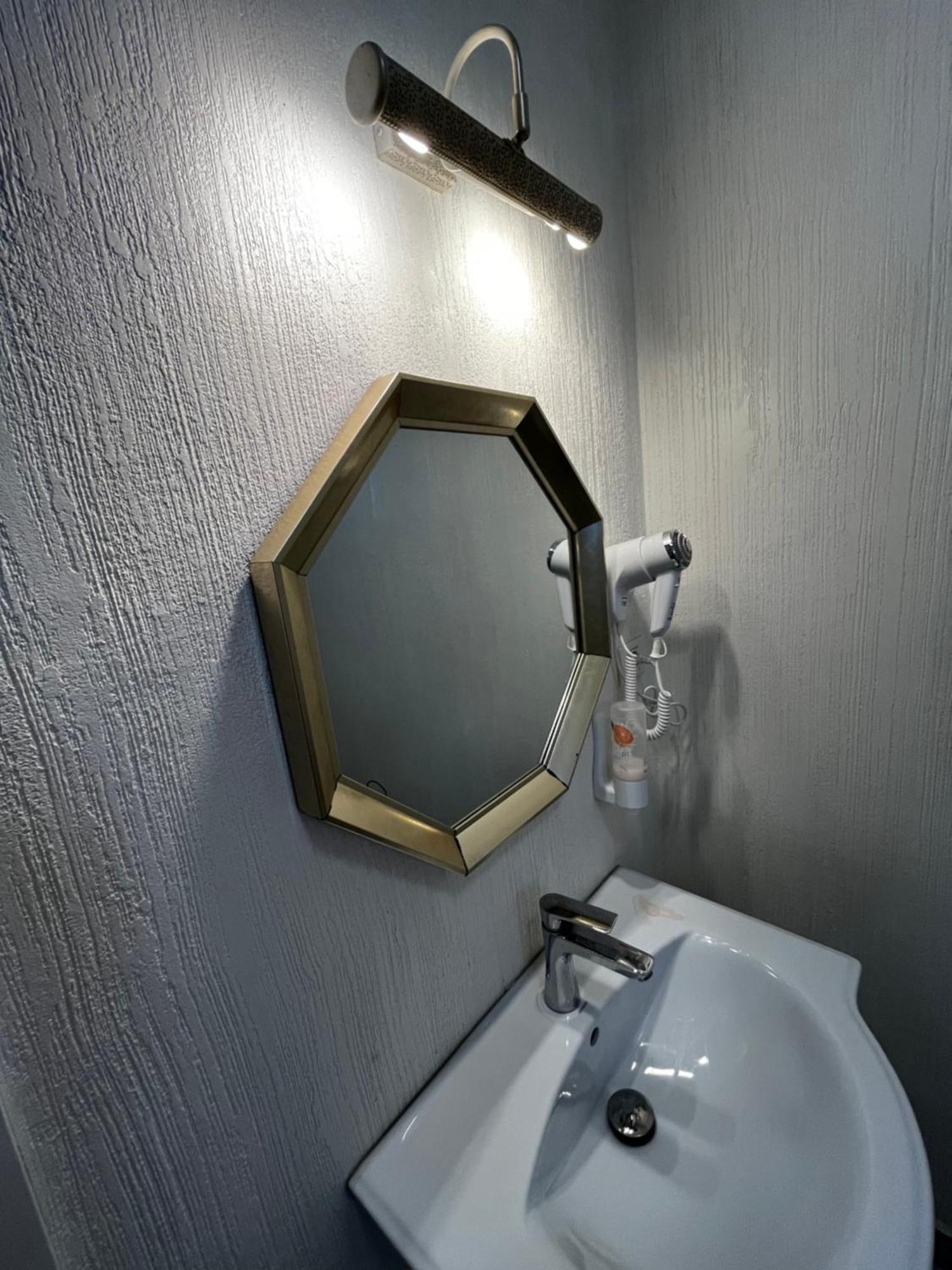 Cochet Boutique Hotel Targu Jiu Luaran gambar