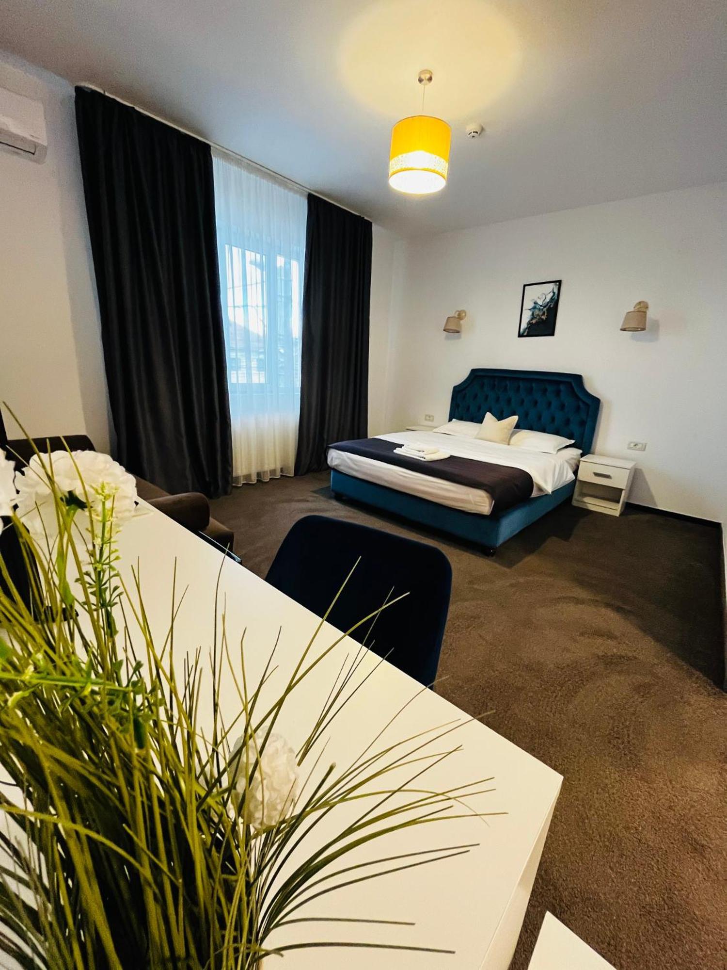 Cochet Boutique Hotel Targu Jiu Luaran gambar