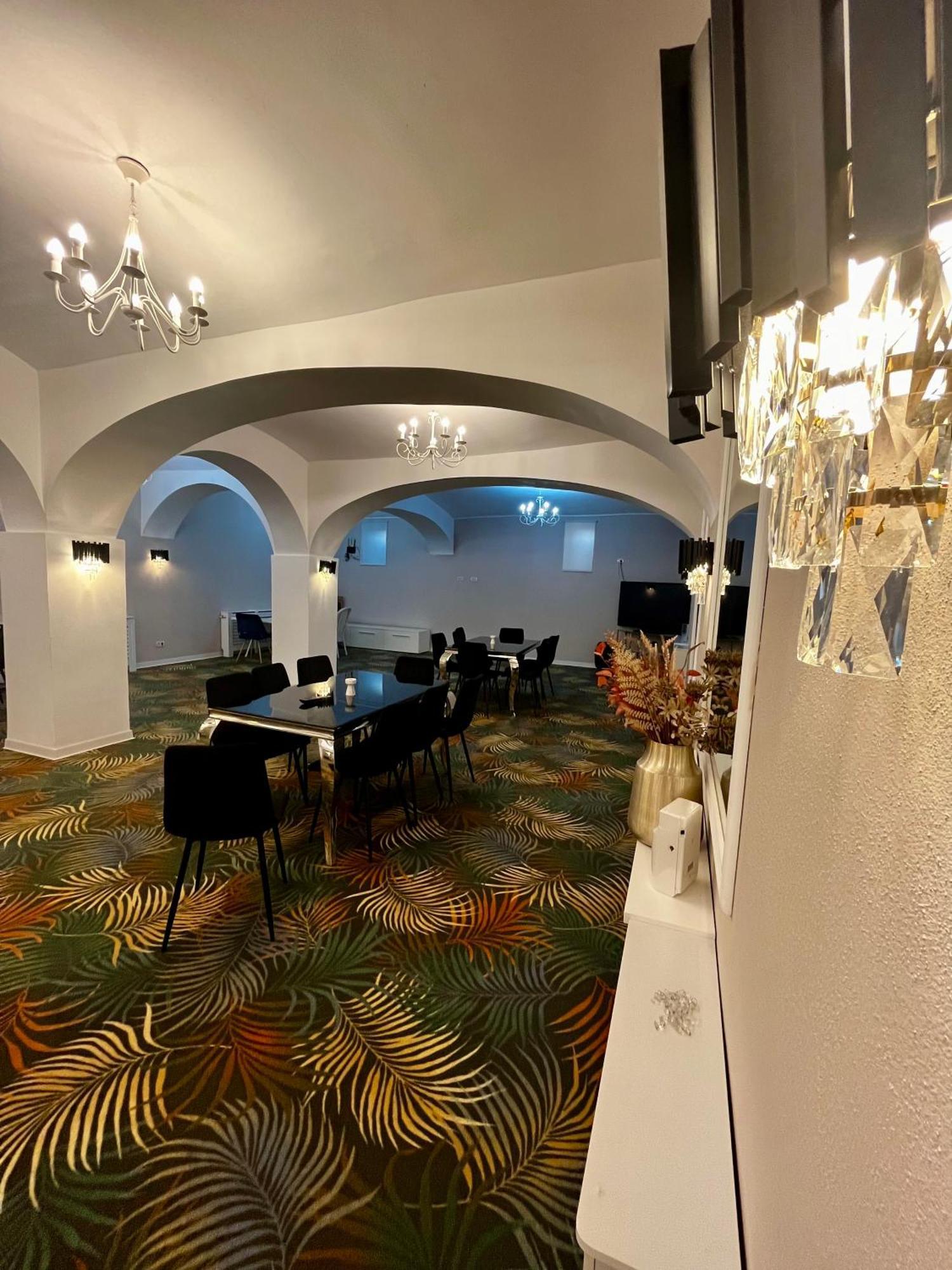 Cochet Boutique Hotel Targu Jiu Luaran gambar