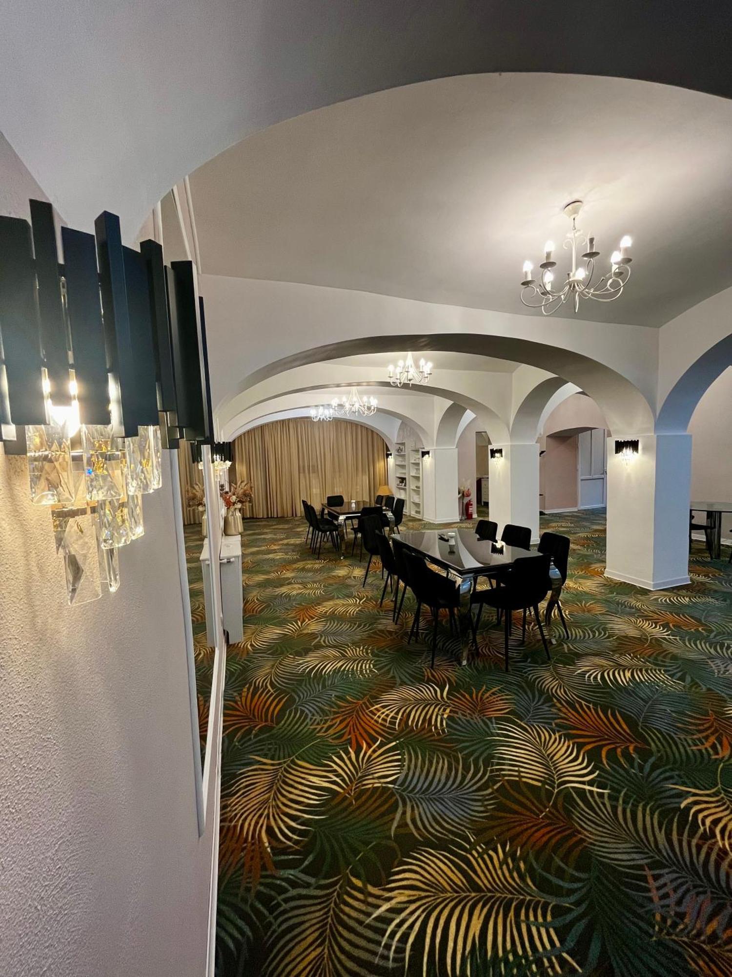 Cochet Boutique Hotel Targu Jiu Luaran gambar